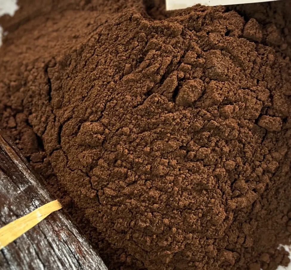 Poudre de vanille naturelle de Madagascar obtenue par broyage des gousses